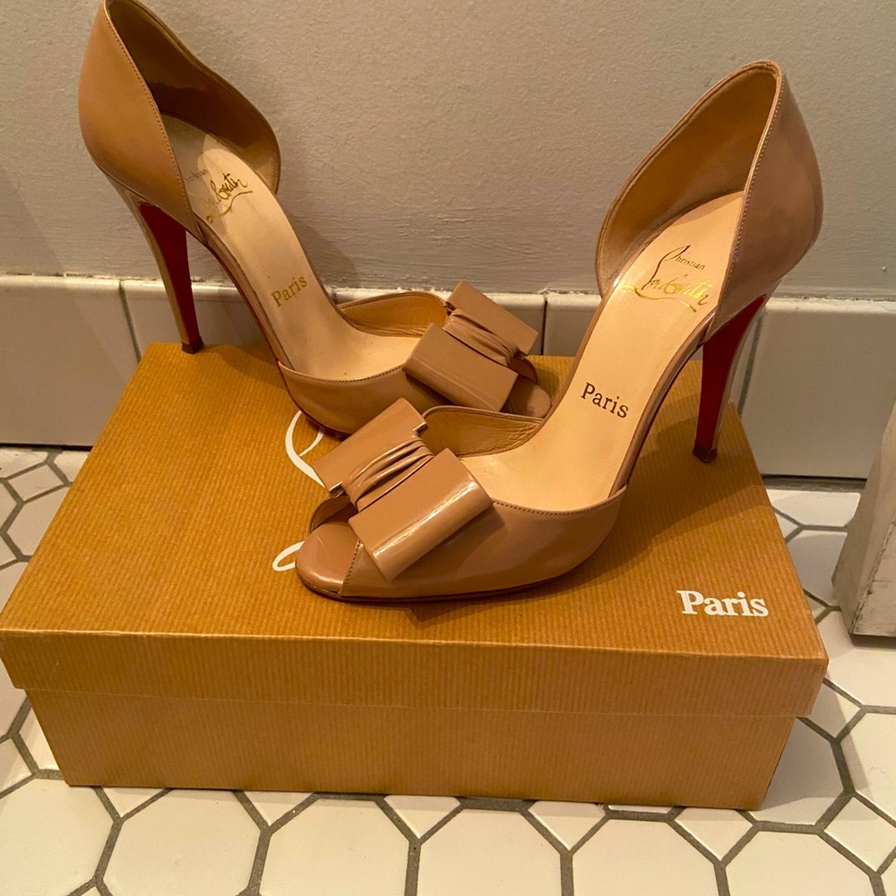 Glossy nude Louboutins! Sized 38.5.